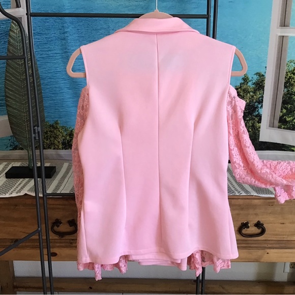 Pink pantsuit.Cold shoulder lace accent. - Picture 3 of 8